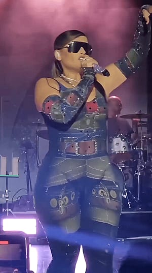 Nelly Furtado, 45'