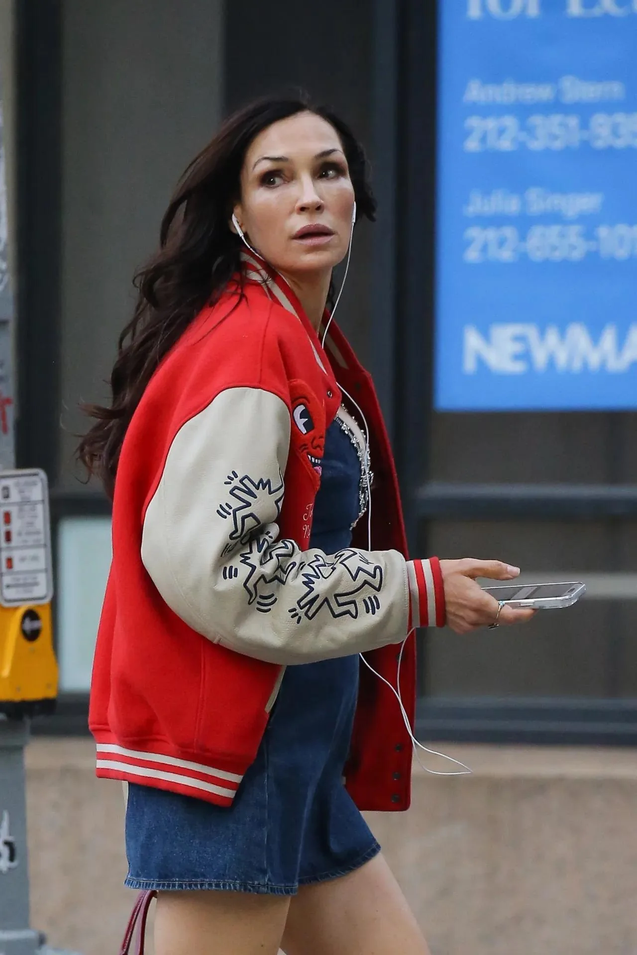 Famke Janssen, 61 picture 1 of 2