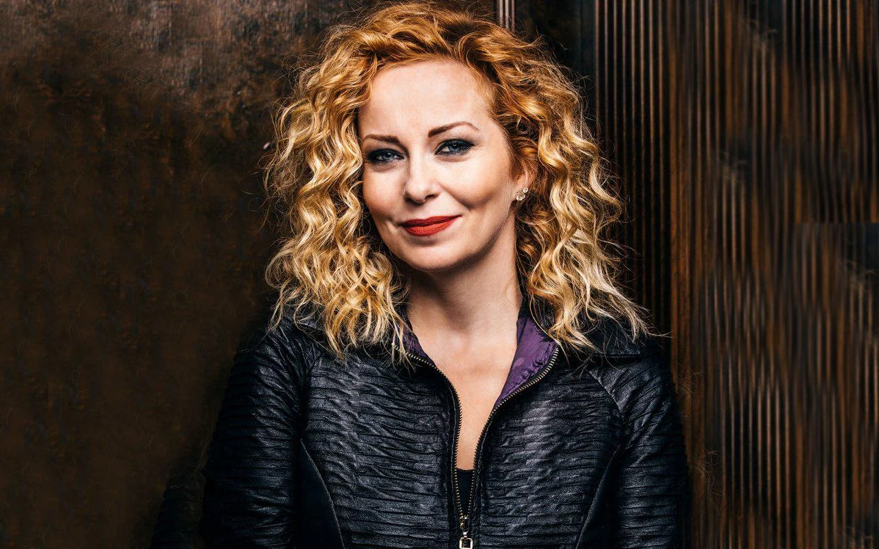 Anneke van Giersbergen, 46 picture 1 of 1