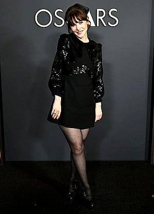 Zooey Deschanel, 44'