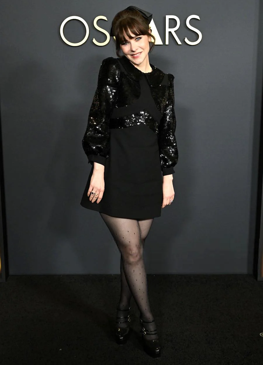 Zooey Deschanel, 44 picture 1 of 1