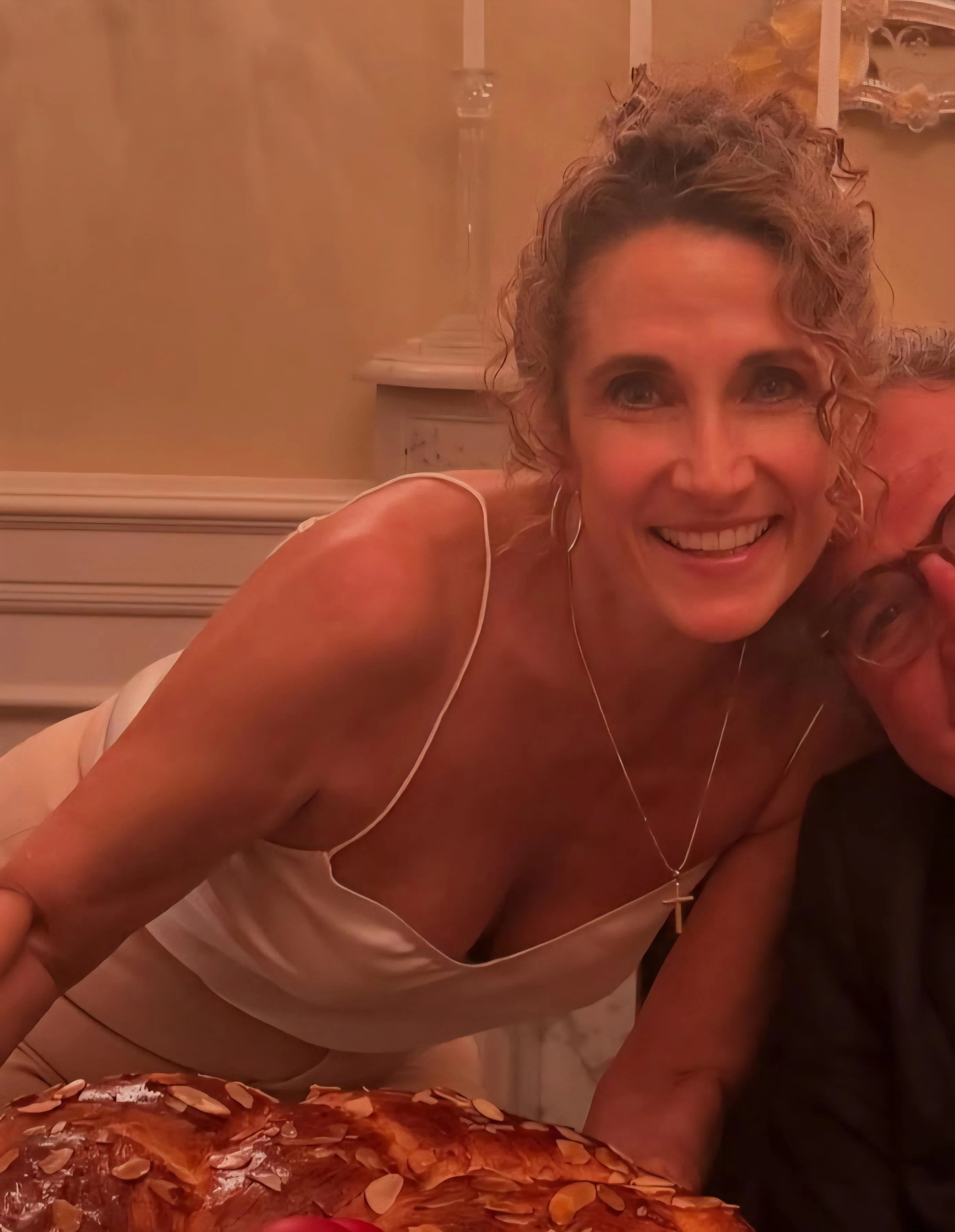 Melina Kanakaredes, 58 picture 1 of 6