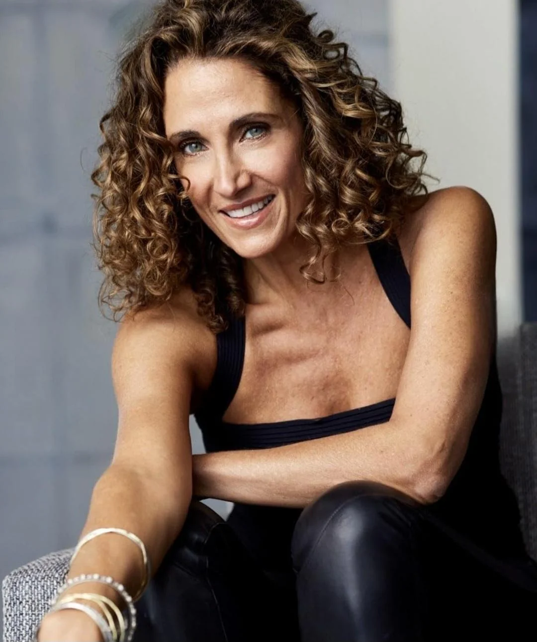 Melina Kanakaredes, 58 picture 1 of 8
