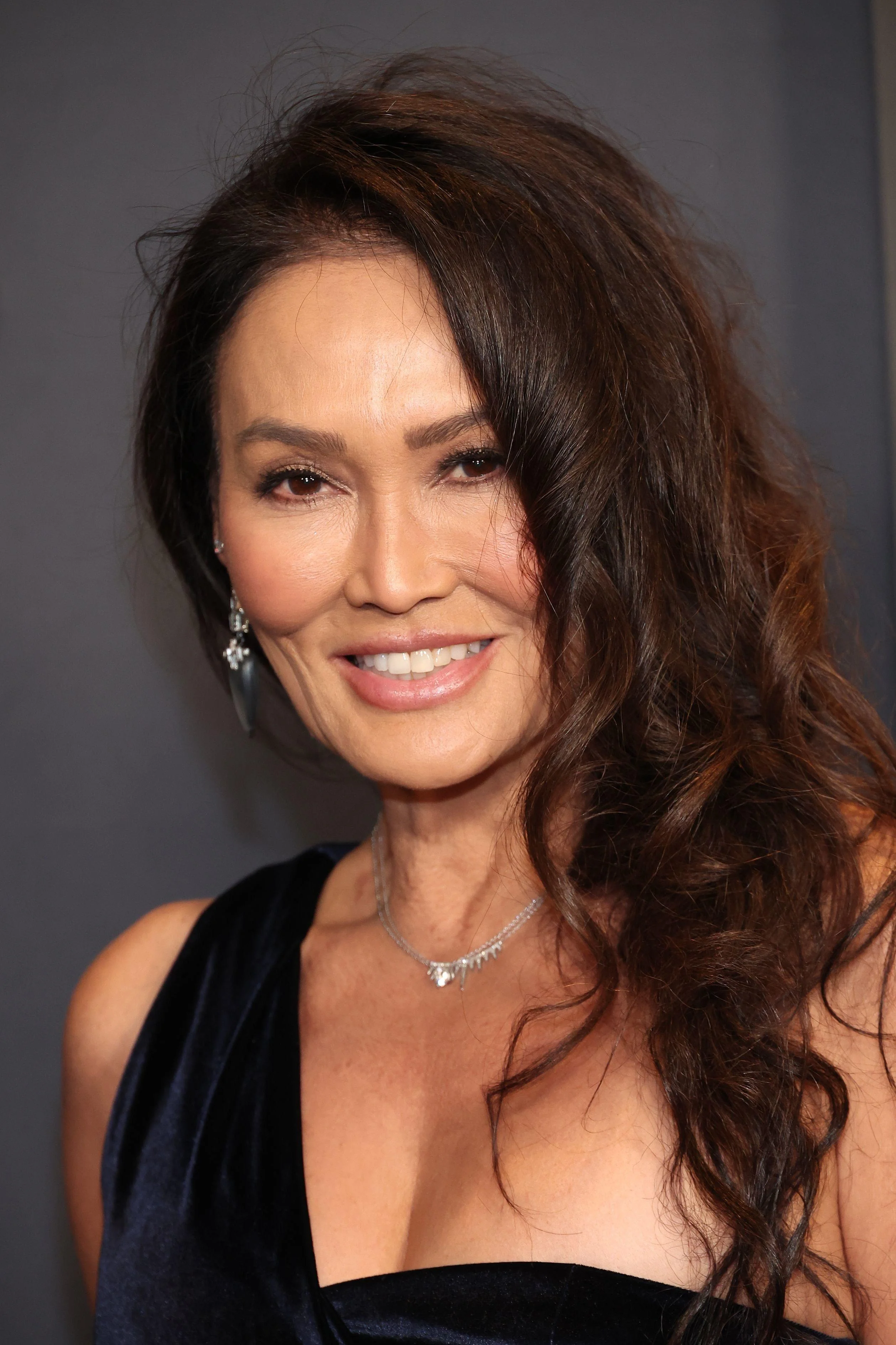 Tia Carrere, 57 picture 1 of 2