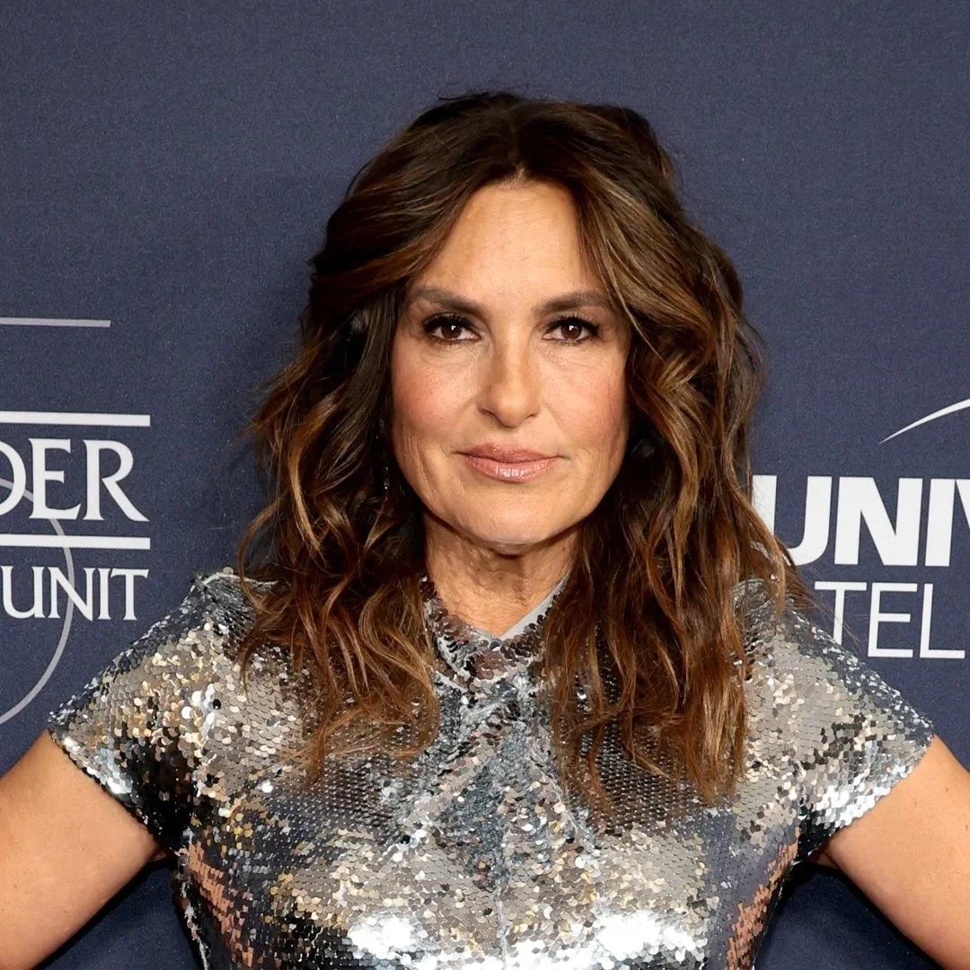 Mariska Hargitay, 60 picture 2 of 2