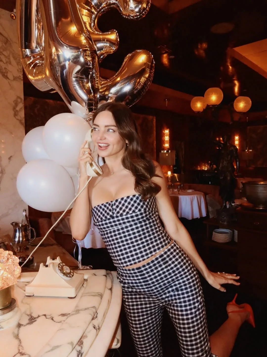Miranda Kerr, 42 picture 1 of 4