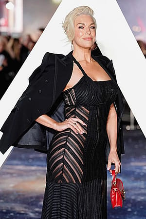 Hannah Waddingham, 51'
