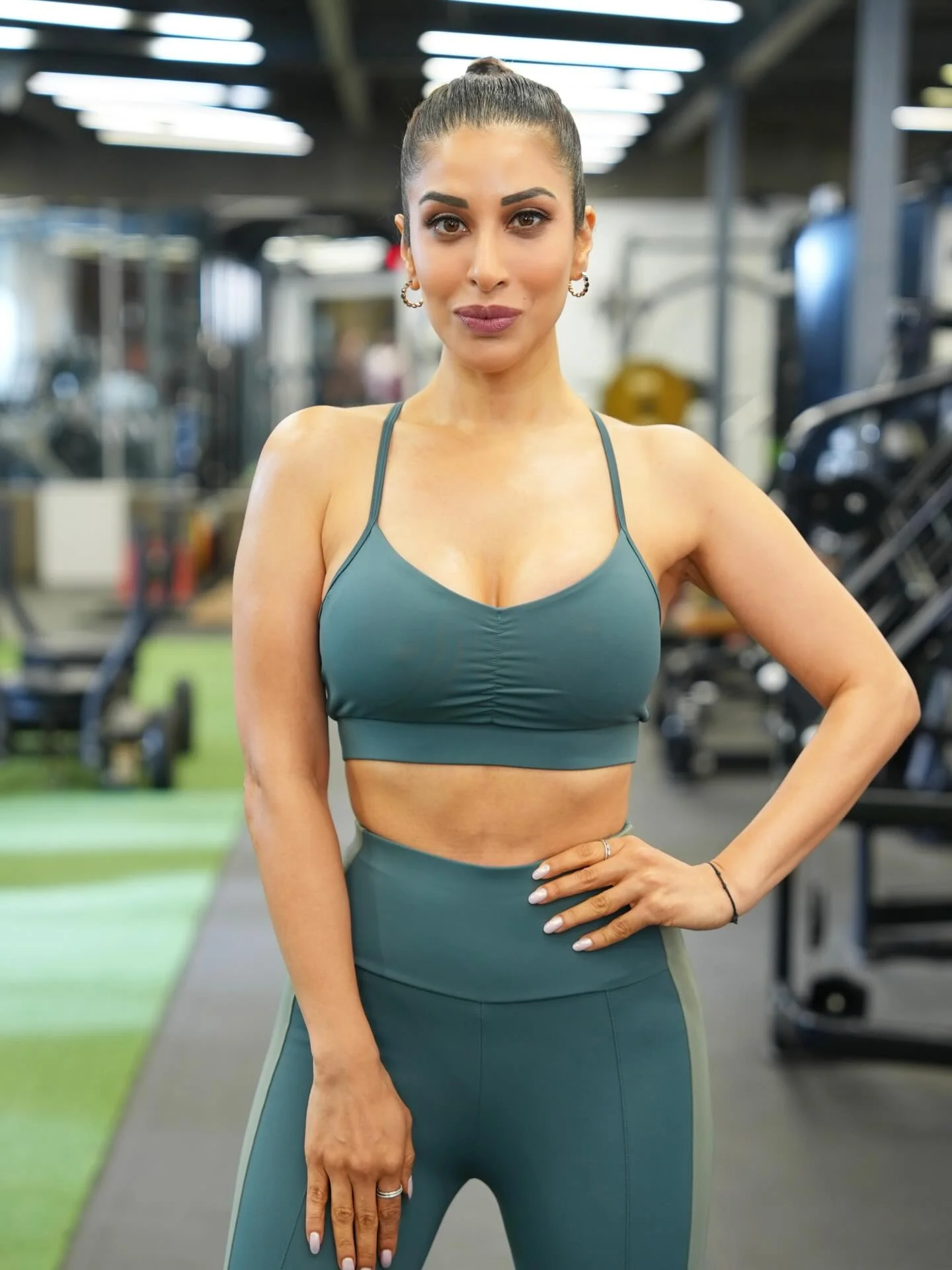 Sophie Choudry, 44 picture 2 of 5
