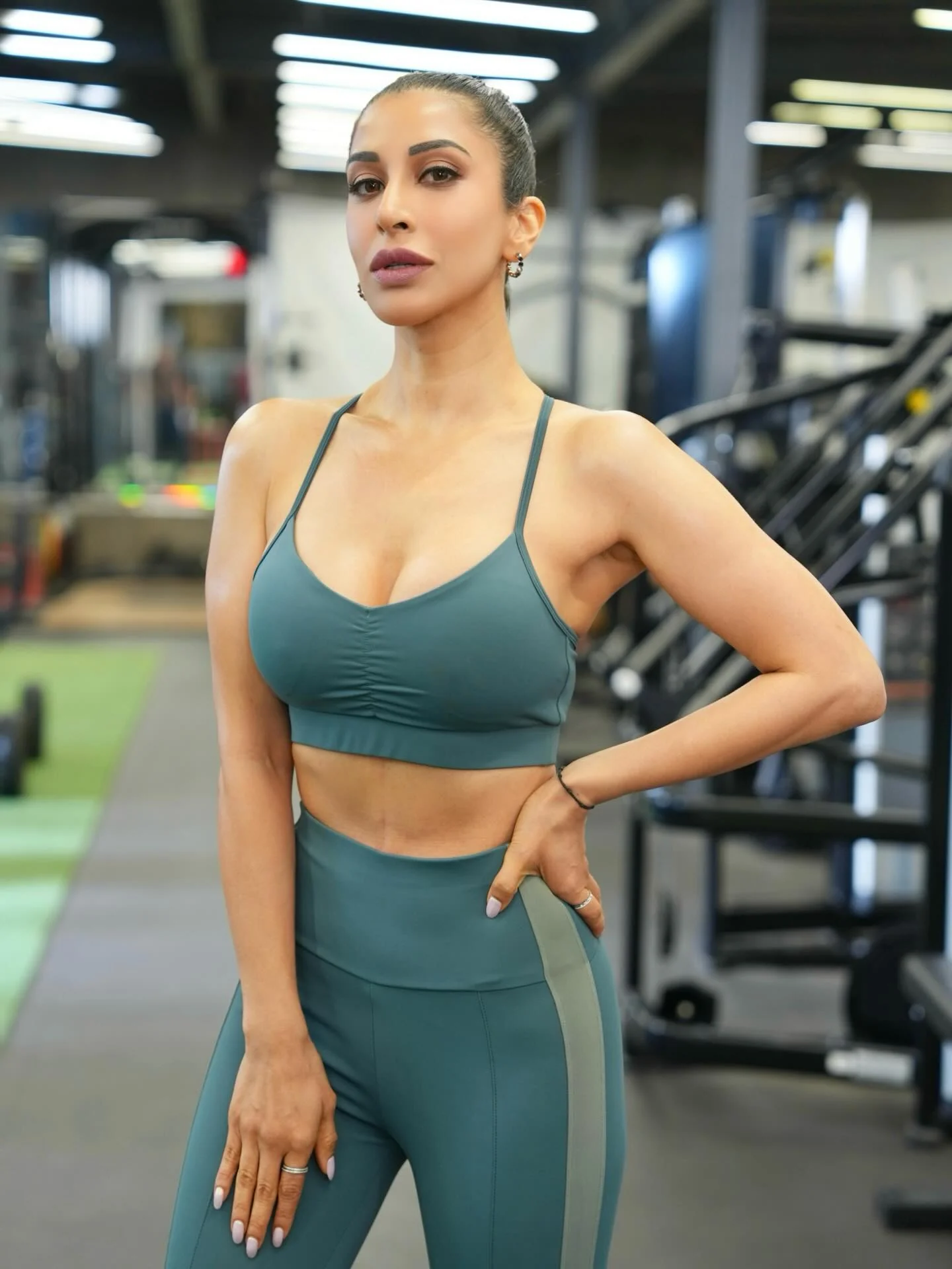 Sophie Choudry, 44 picture 3 of 5