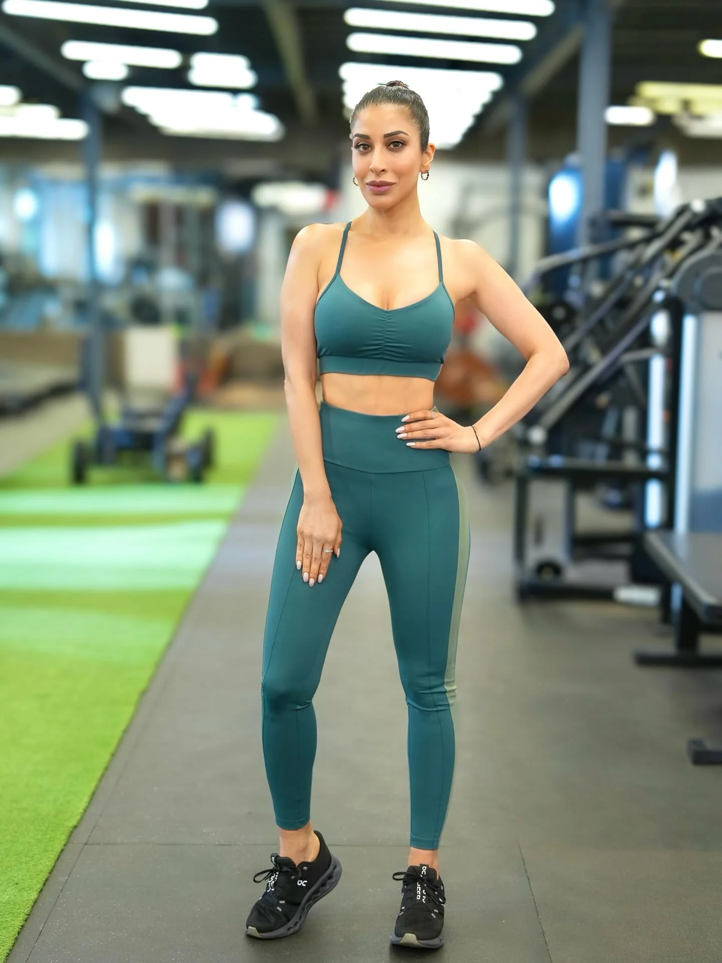 Sophie Choudry, 44 picture 4 of 5