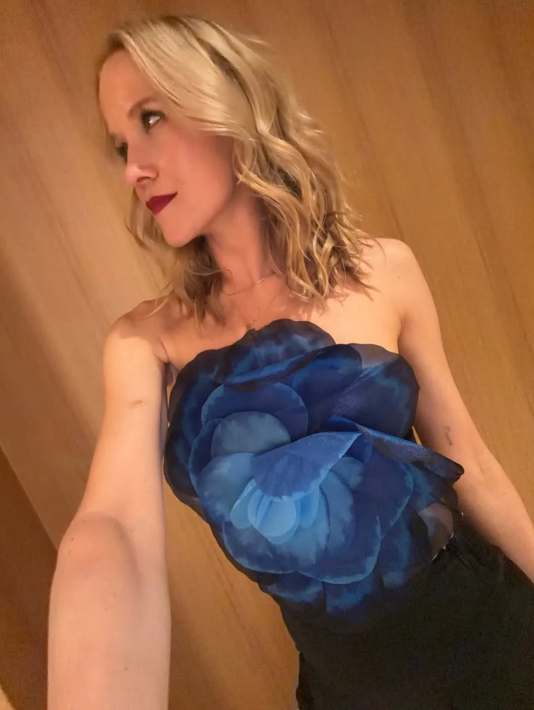 Jessy Schram, 40 picture 1 of 2