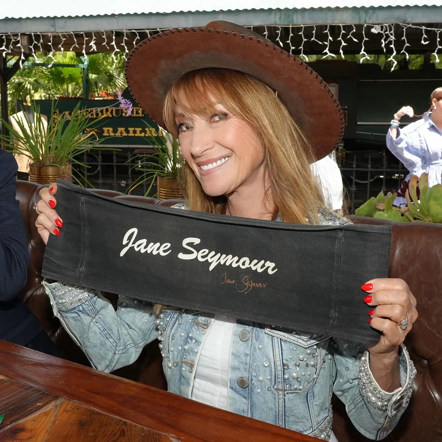 Jane Seymour, 75 picture 1 of 4