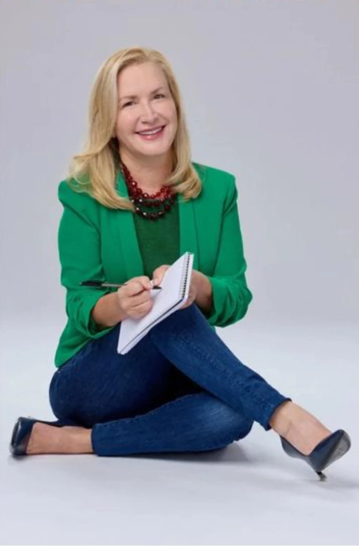 Angela Kinsey, 53 picture 1 of 4
