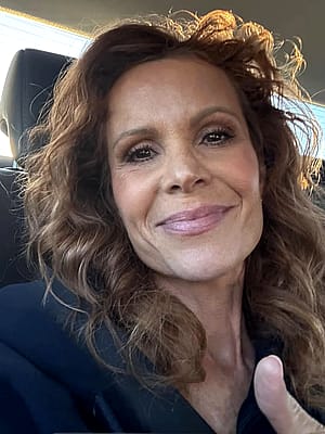 Robyn Lively, 54'