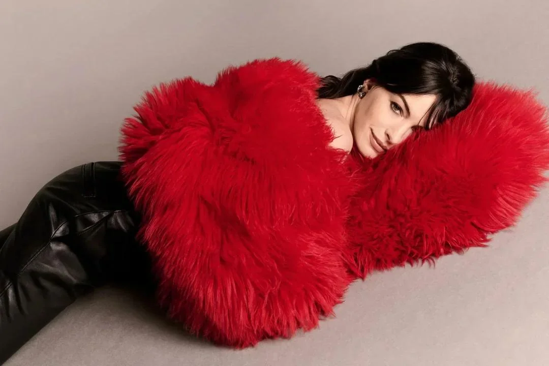 Anne Hathaway, 43 picture 10 of 10