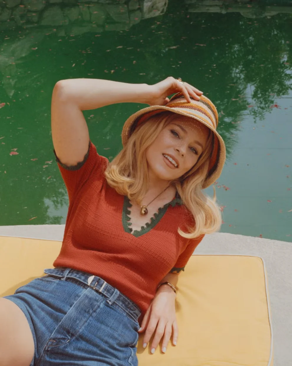 Elizabeth Banks, 52. picture 2 of 4
