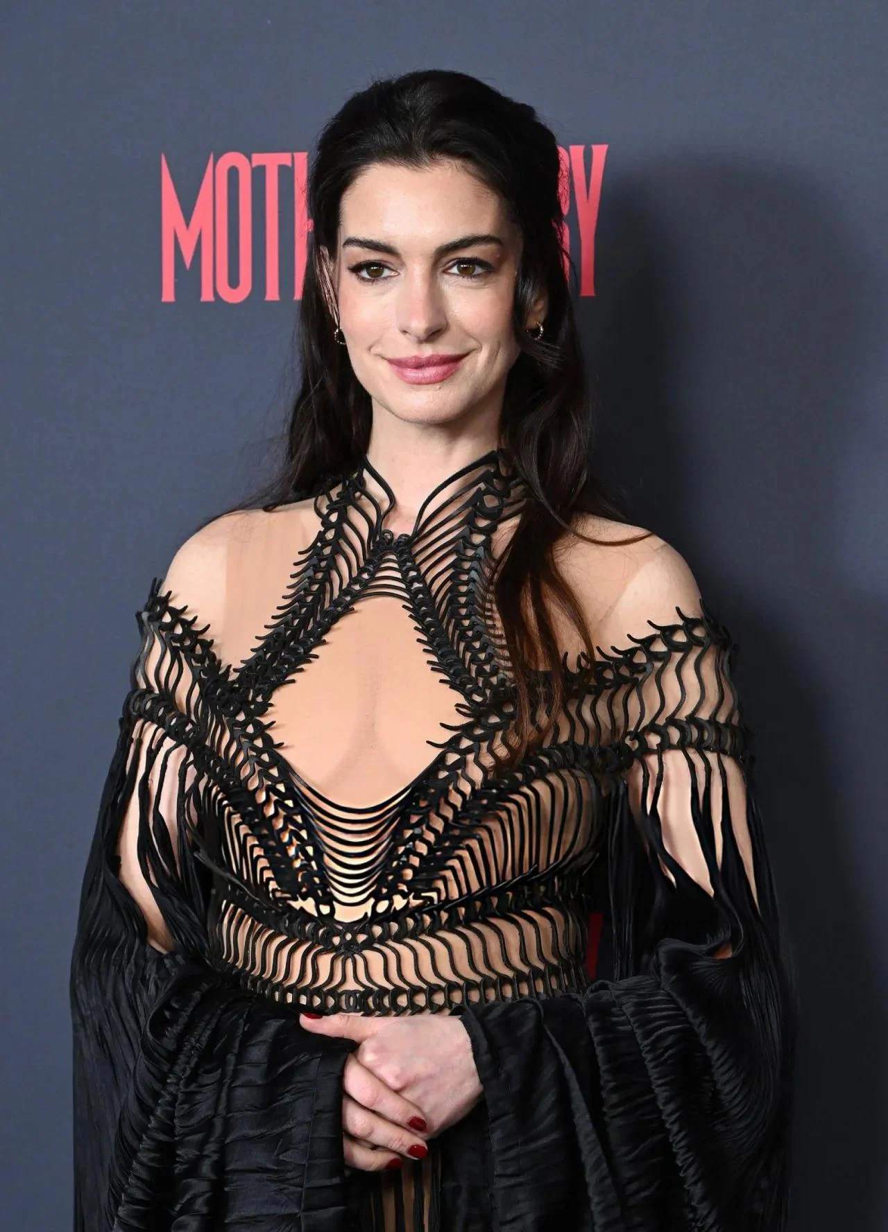 Anne Hathaway, 43 picture 1 of 8