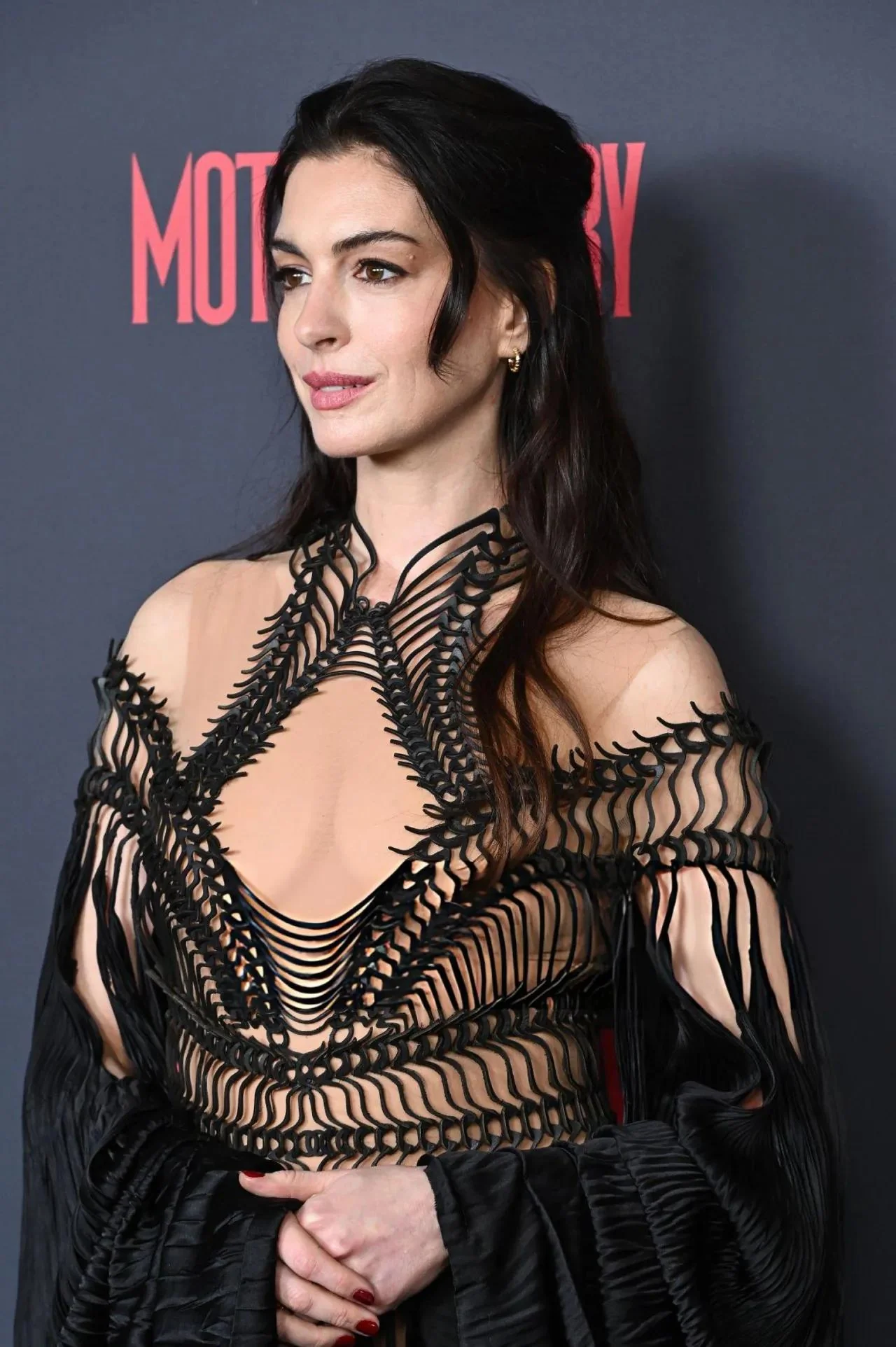 Anne Hathaway, 43 picture 3 of 8
