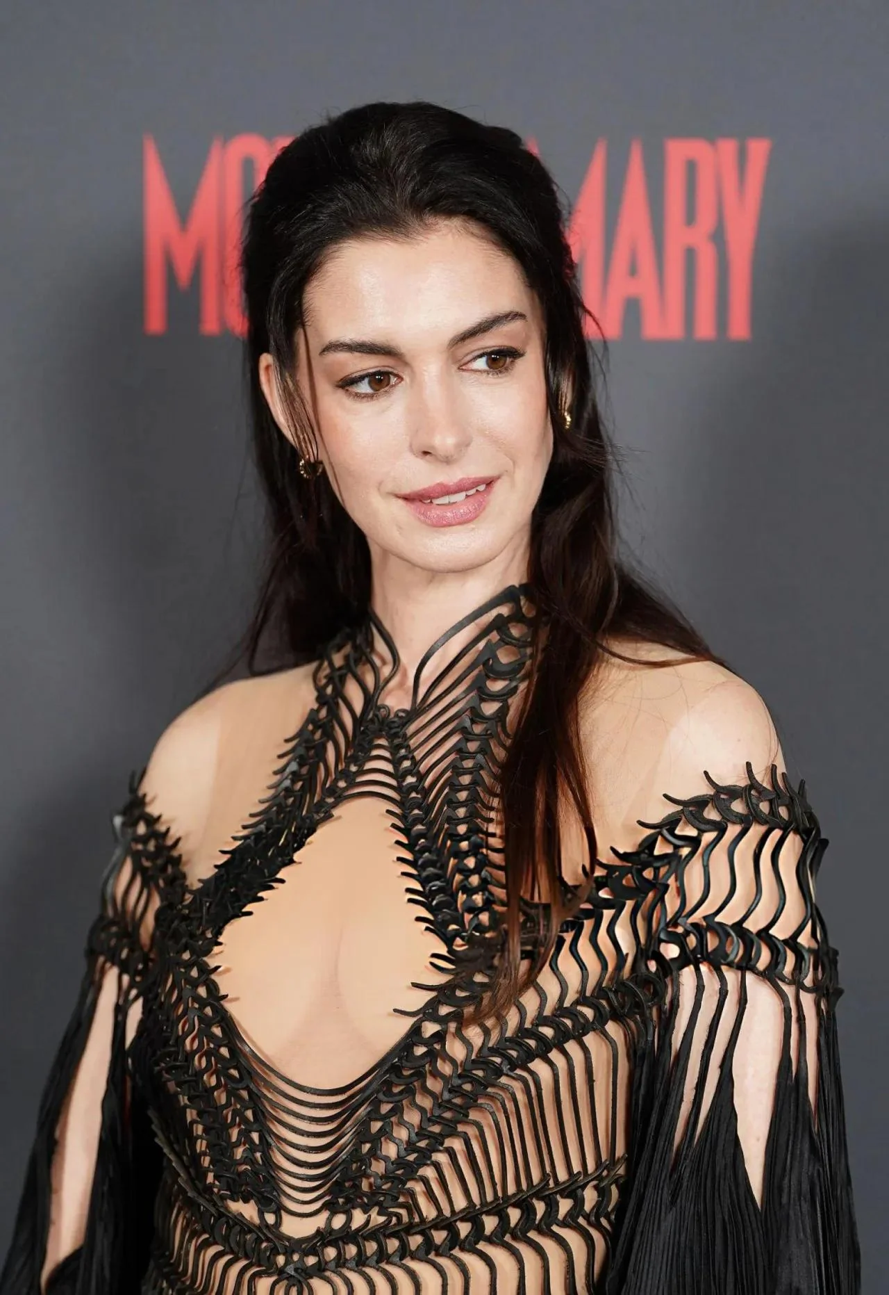 Anne Hathaway, 43 picture 4 of 8