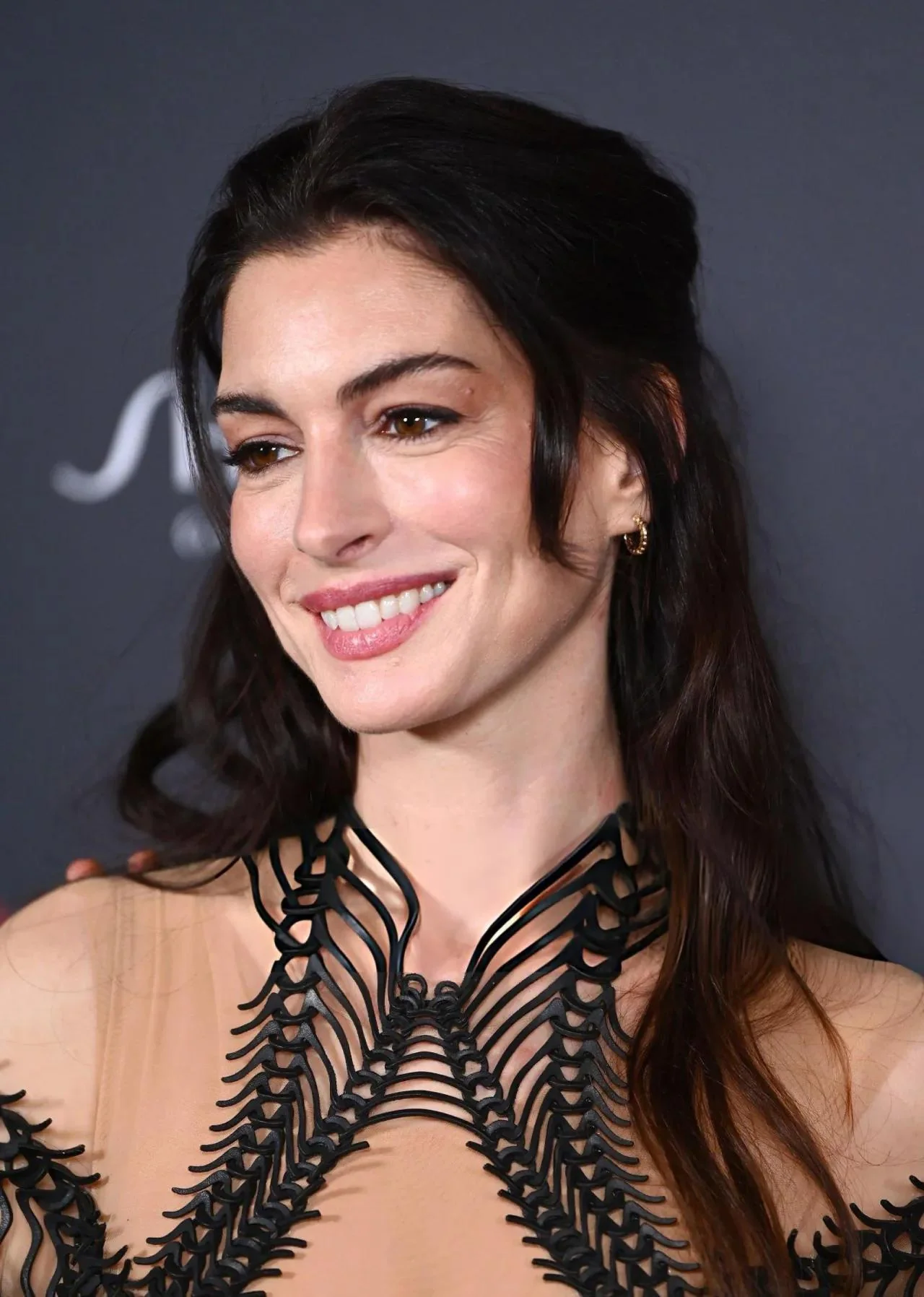 Anne Hathaway, 43 picture 6 of 8