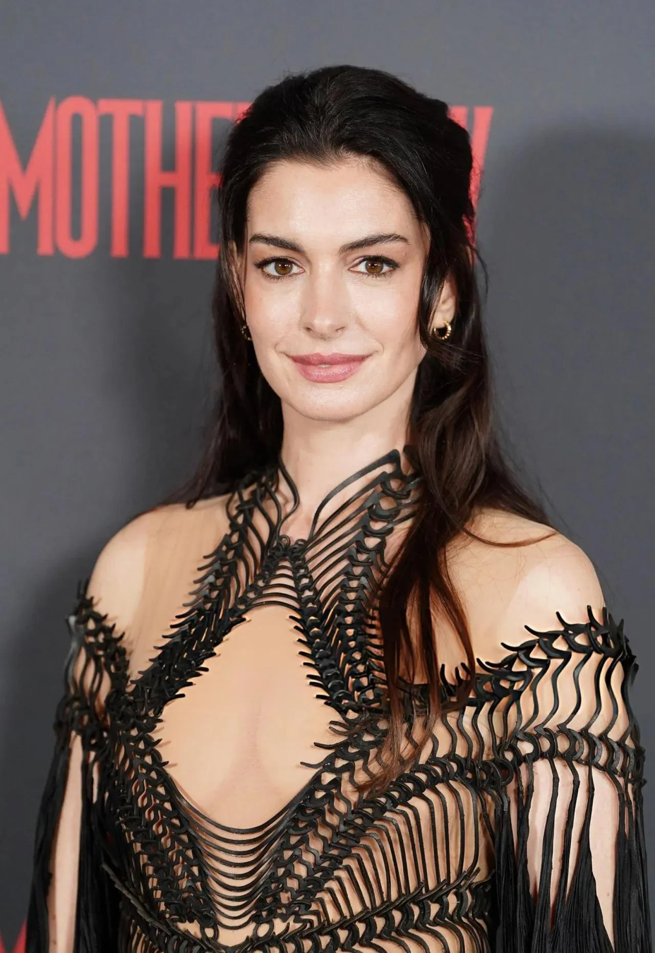 Anne Hathaway, 43 picture 7 of 8