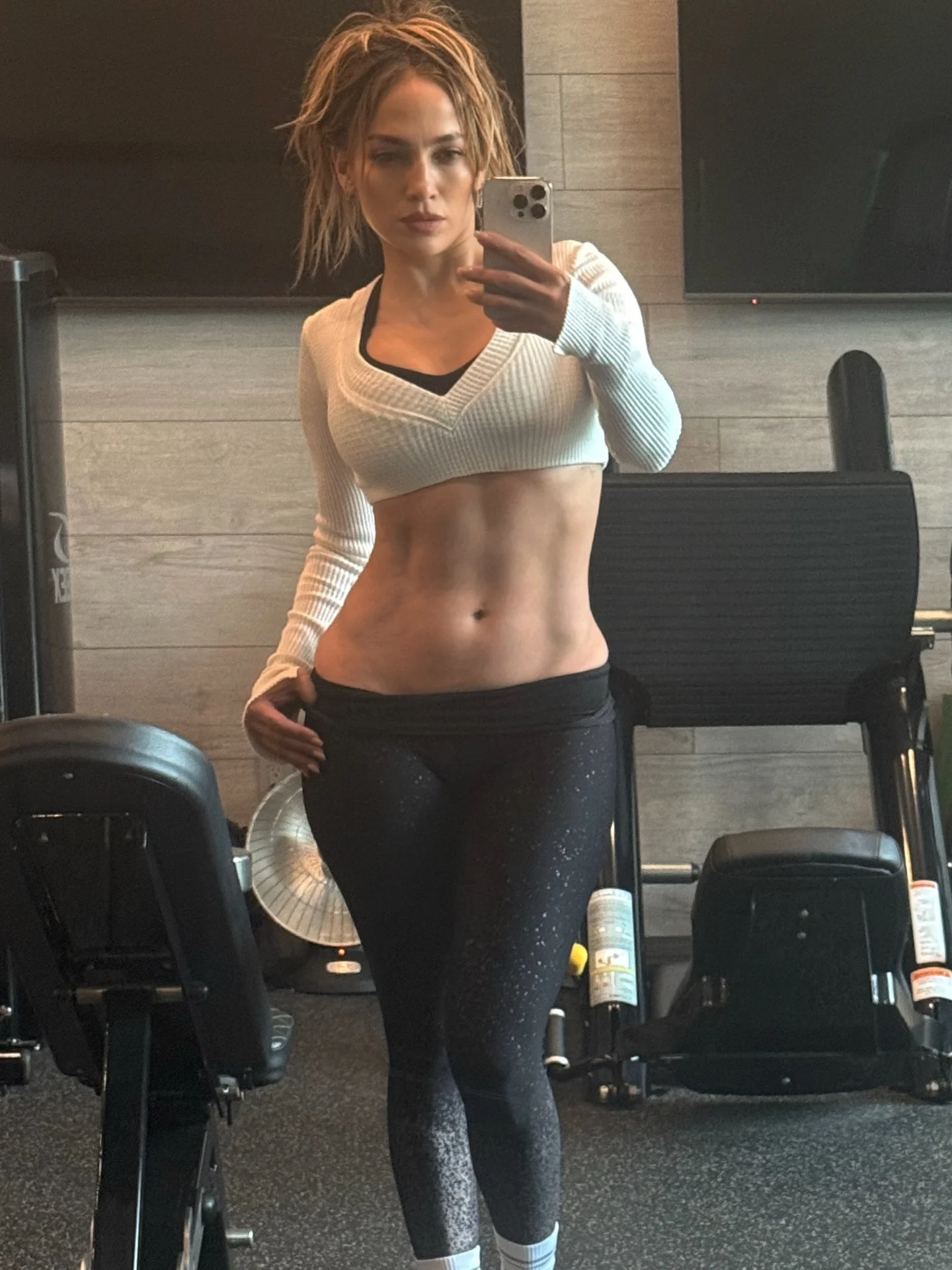 Jennifer Lopez, 56 picture 2 of 3