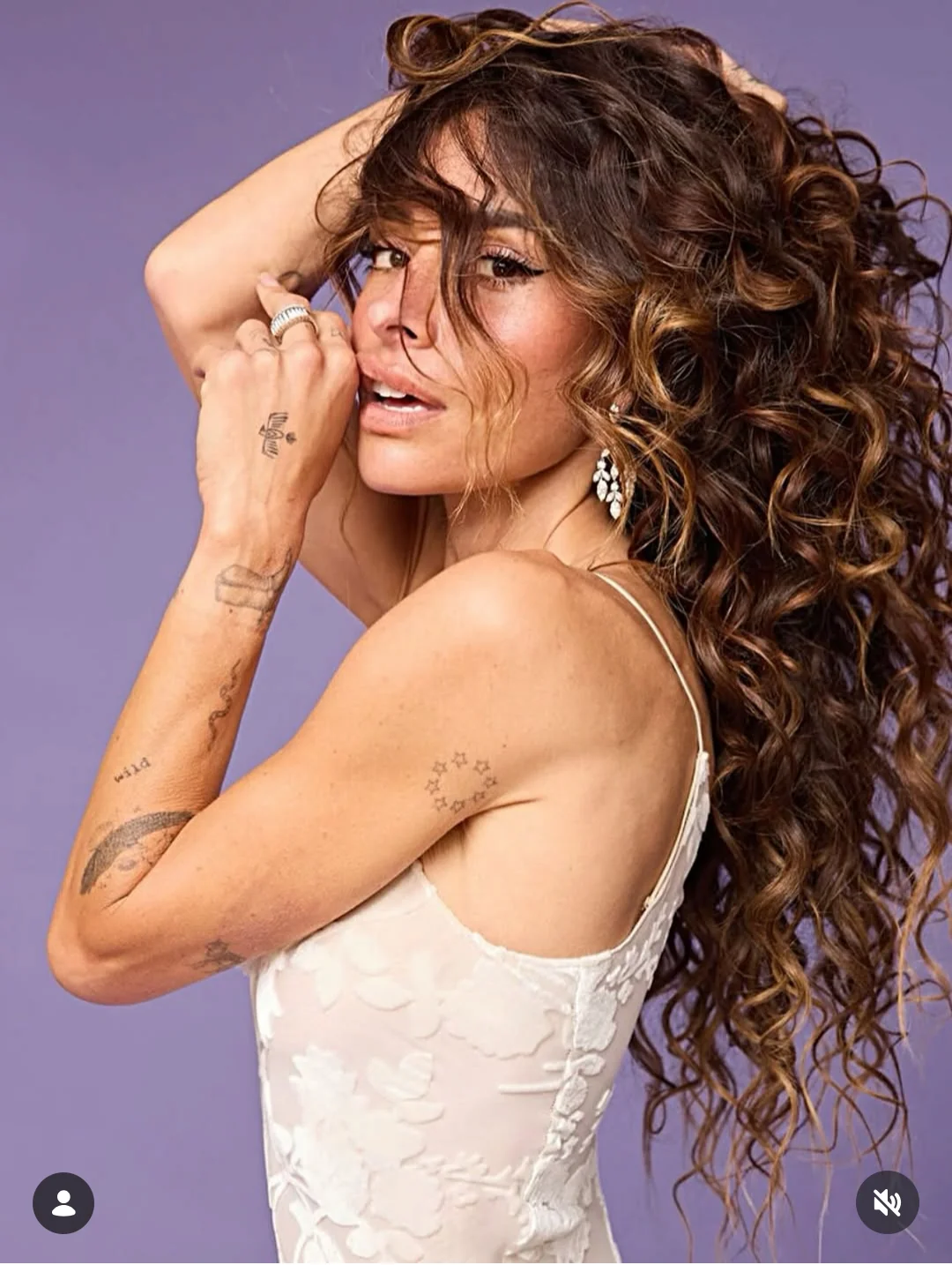 Sarah Shahi, 46 picture 2 of 5