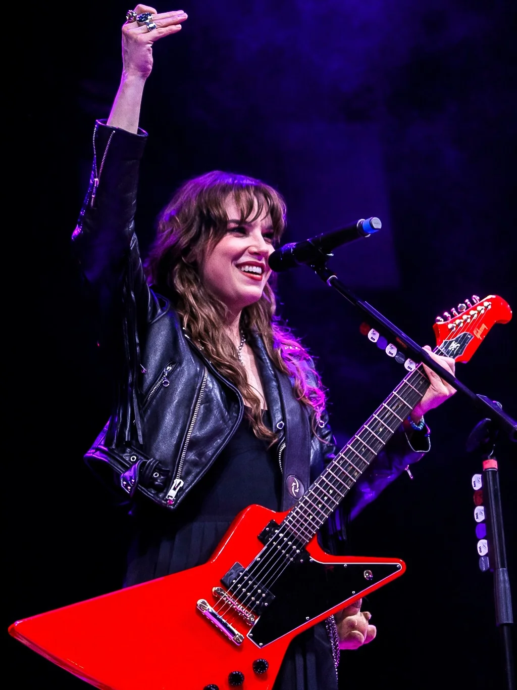 Lzzy Hale, 42 picture 2 of 7