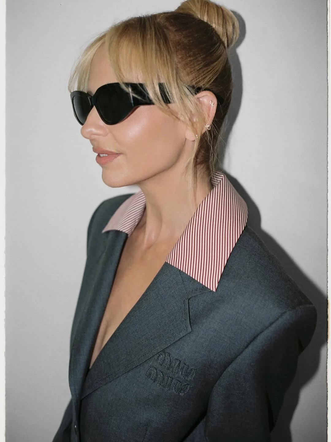 Sarah Michelle Gellar, 49 picture 1 of 2