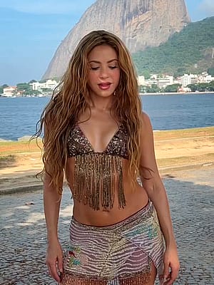 Shakira, 49'