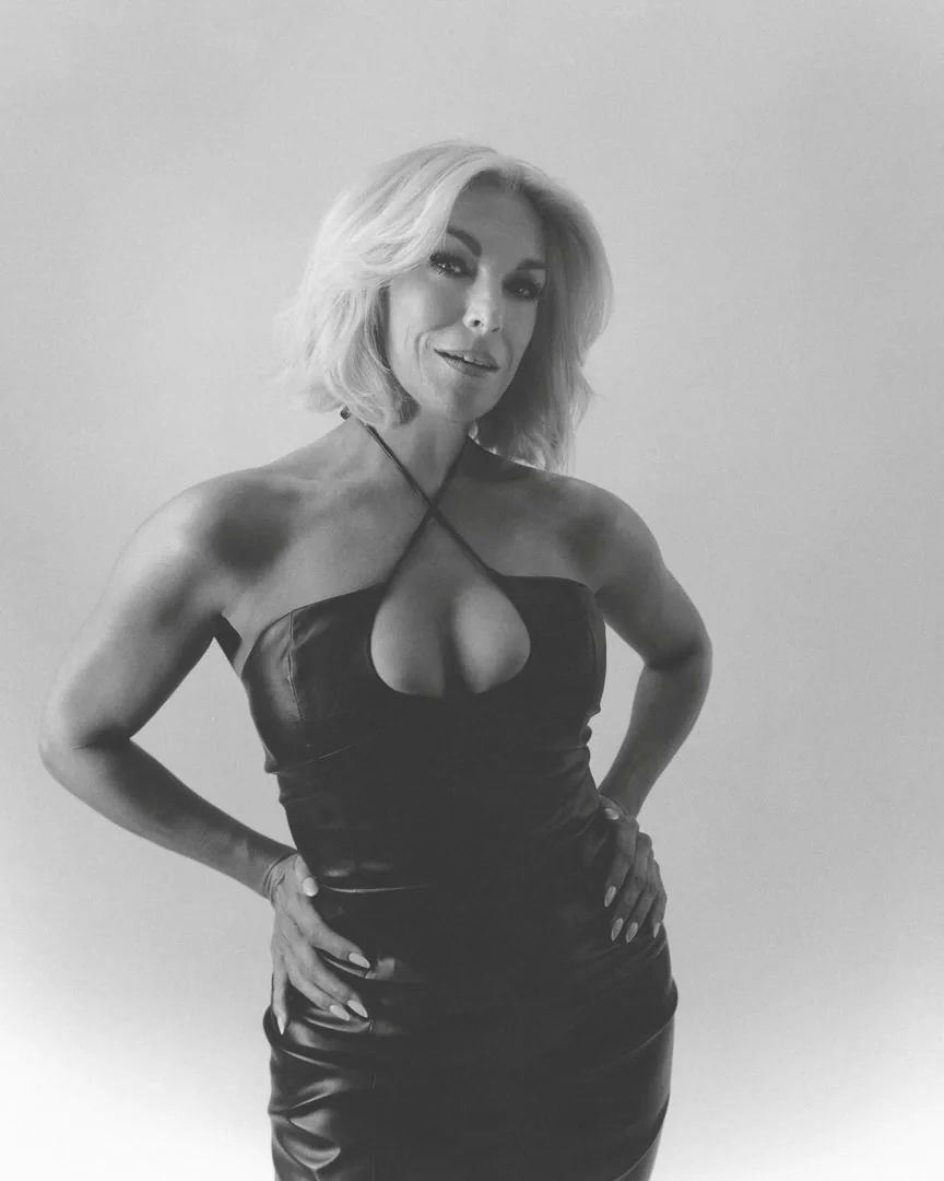 Hannah Waddingham, 51 picture 4 of 5