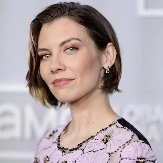 Lauren Cohan, 44 picture 1 of 4