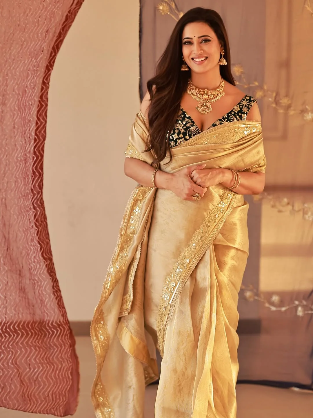 Shweta Tiwari, 45 picture 3 of 6