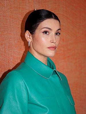 Gemma Arterton, 40'