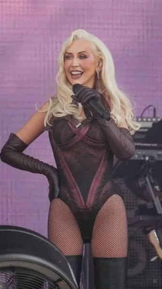 Christina Aguilera, 45 picture 1 of 1