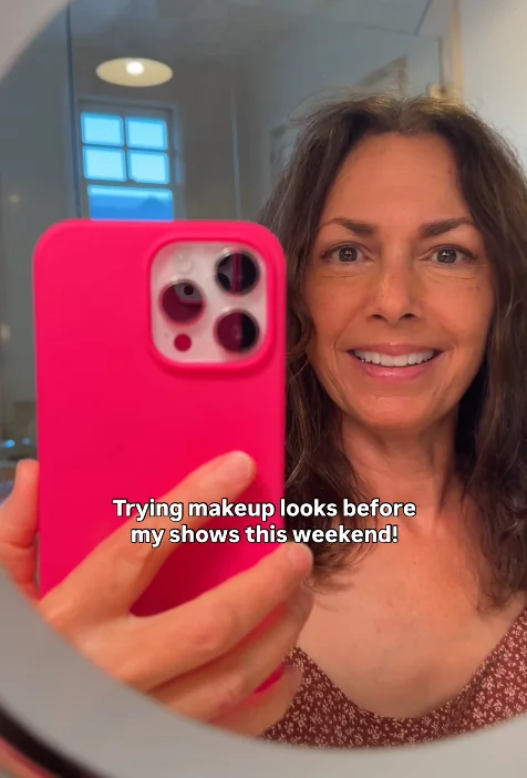 Susanna Hoffs, 67 picture 1 of 1