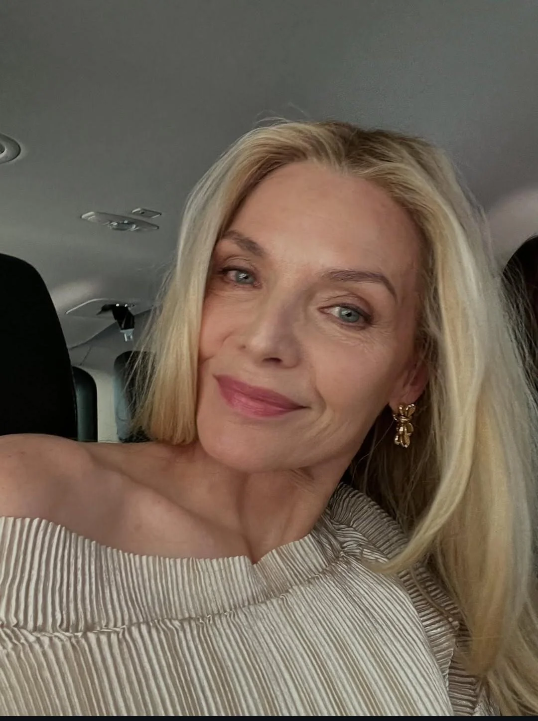 Michelle Pfeiffer, 68 picture 1 of 3