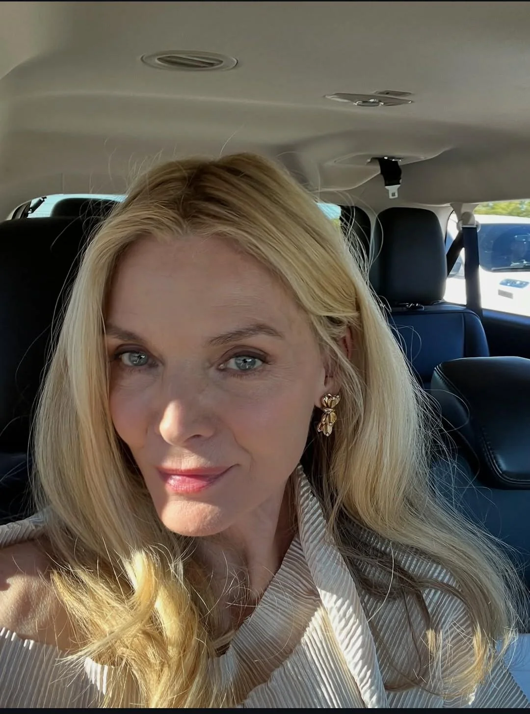 Michelle Pfeiffer, 68 picture 3 of 3