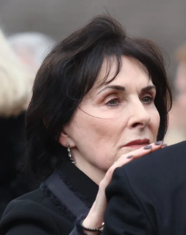 Enya, 64 picture 1 of 3