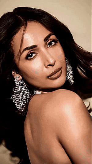 Maliaka Arora, 52'