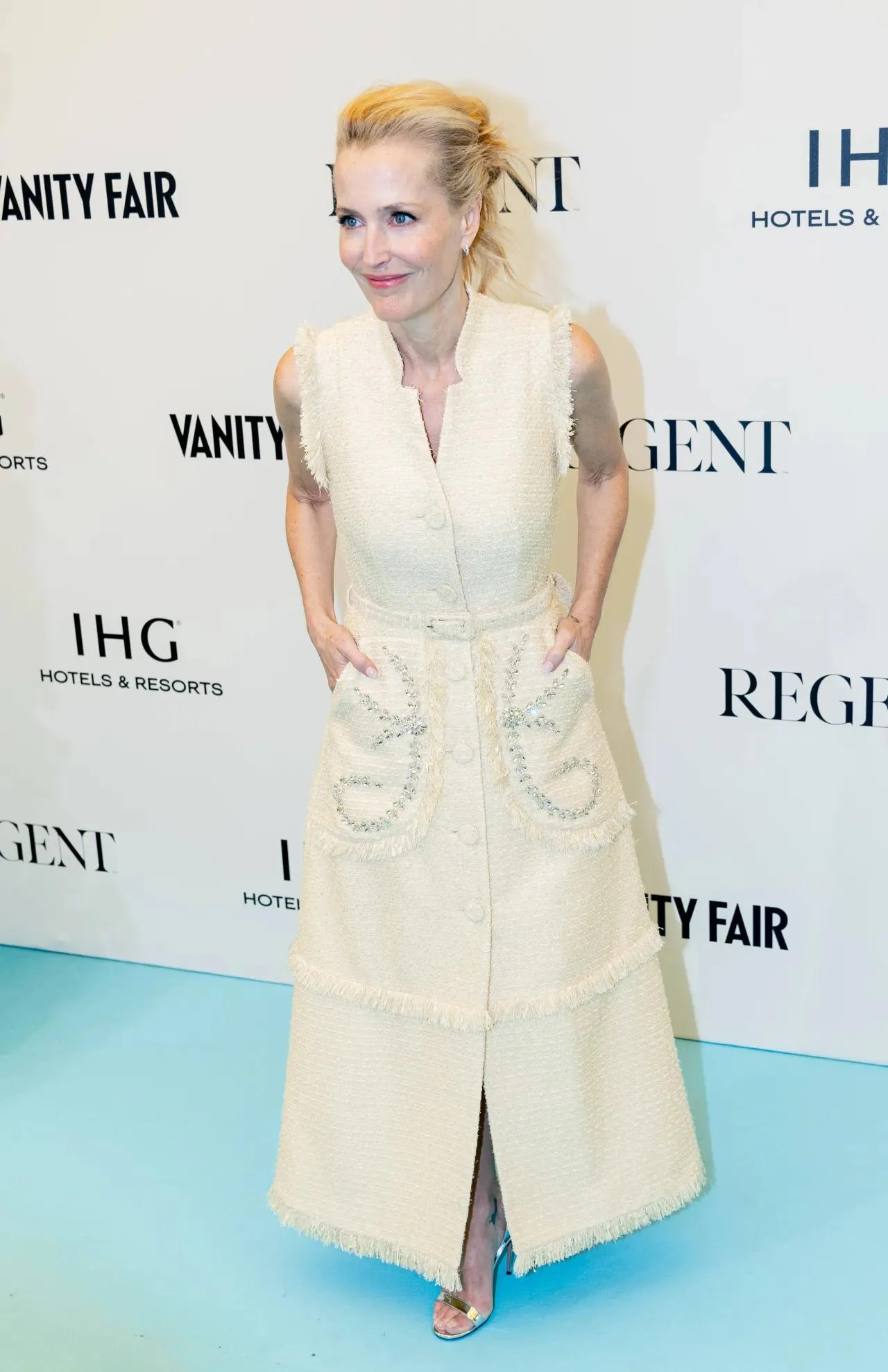 Gillian Anderson, 57 picture 3 of 9