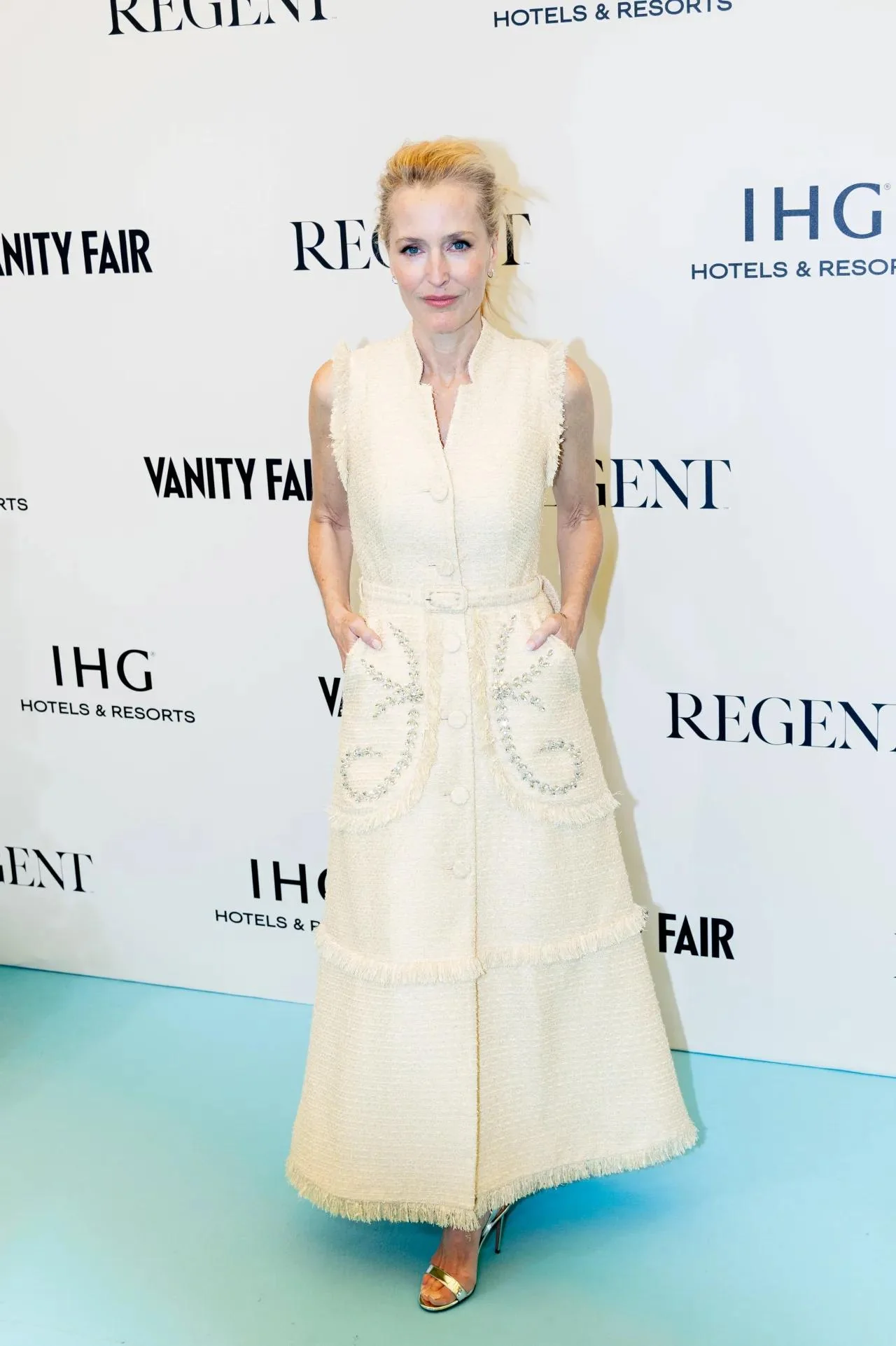 Gillian Anderson, 57 picture 8 of 9