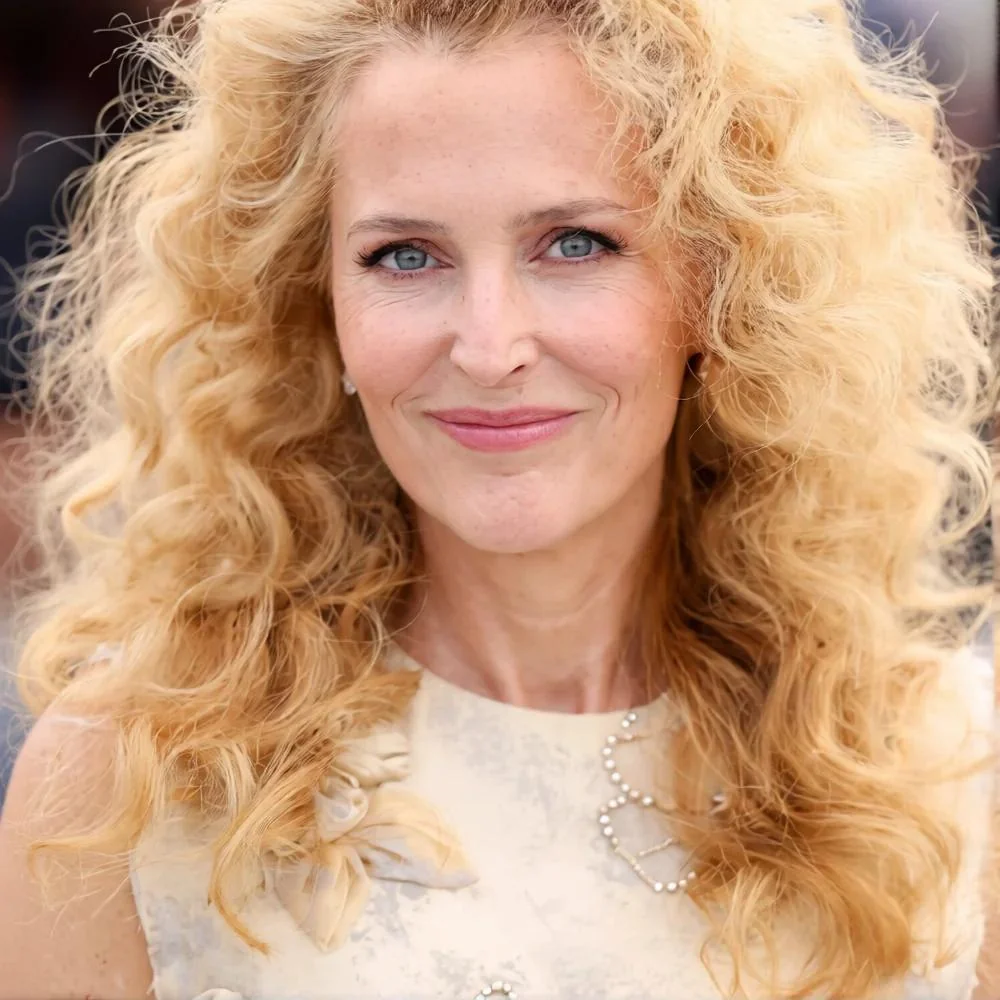 Gillian Anderson, 57 picture 1 of 4