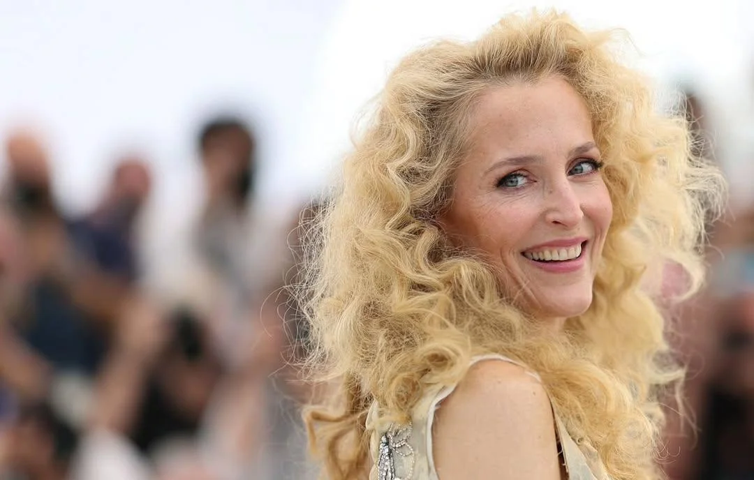 Gillian Anderson, 57 picture 2 of 13