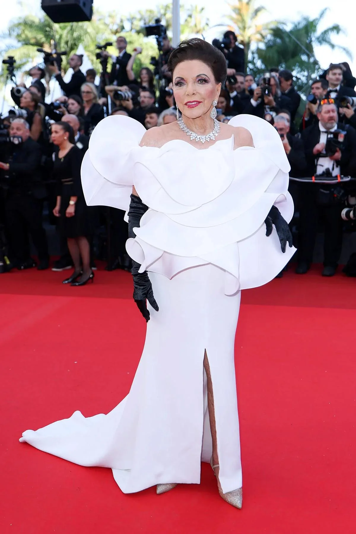 Joan Collins, 92 picture 3 of 3