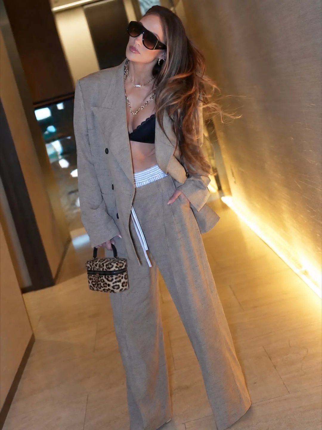 Jennifer Lopez, 56 picture 1 of 2