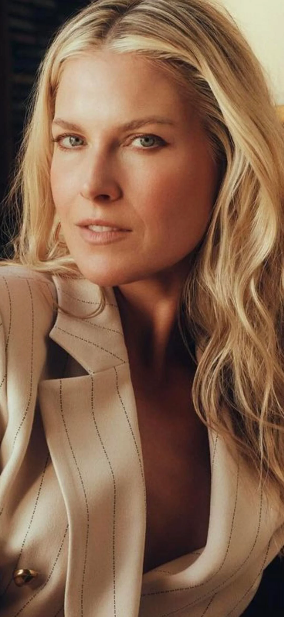 Ali Larter, 48 picture 1 of 2