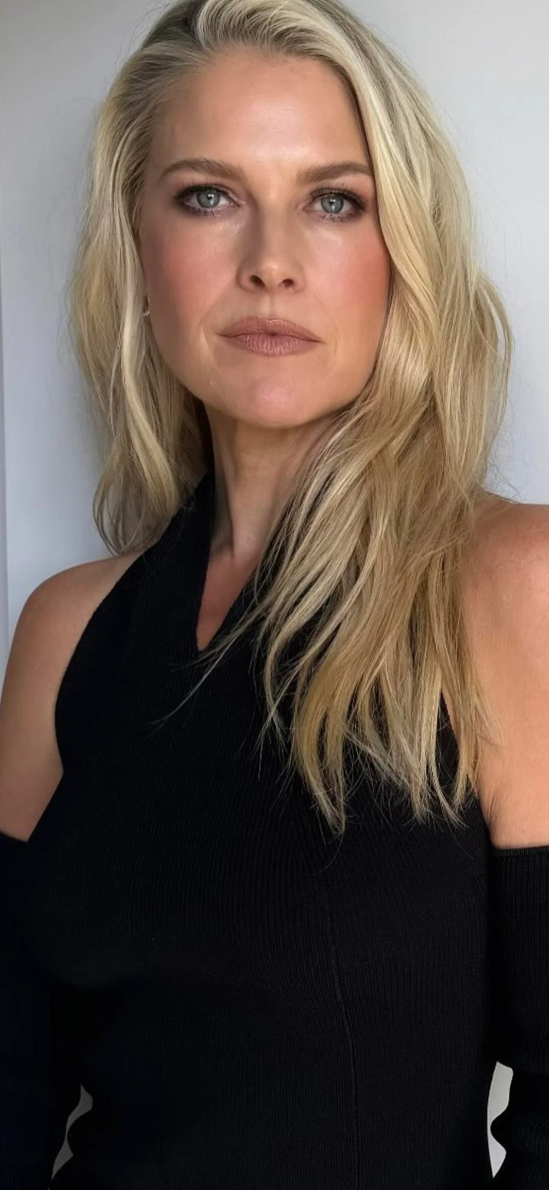 Ali Larter, 48 picture 2 of 2