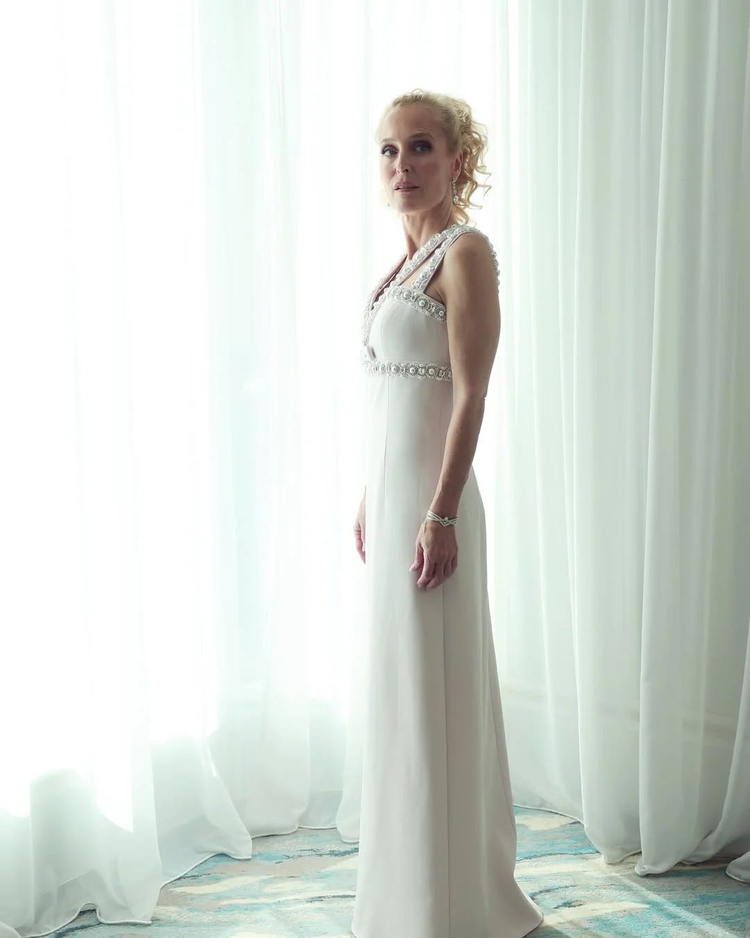 Gillian Anderson, 57 picture 1 of 12