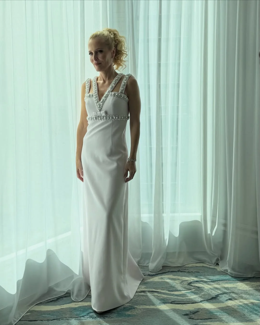 Gillian Anderson, 57 picture 4 of 12